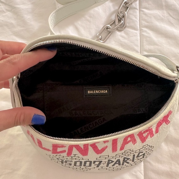 👛 Balenciaga Graffiti Souvenir XXS Belt Bag- perfect condition!! - Picture 4 of 4